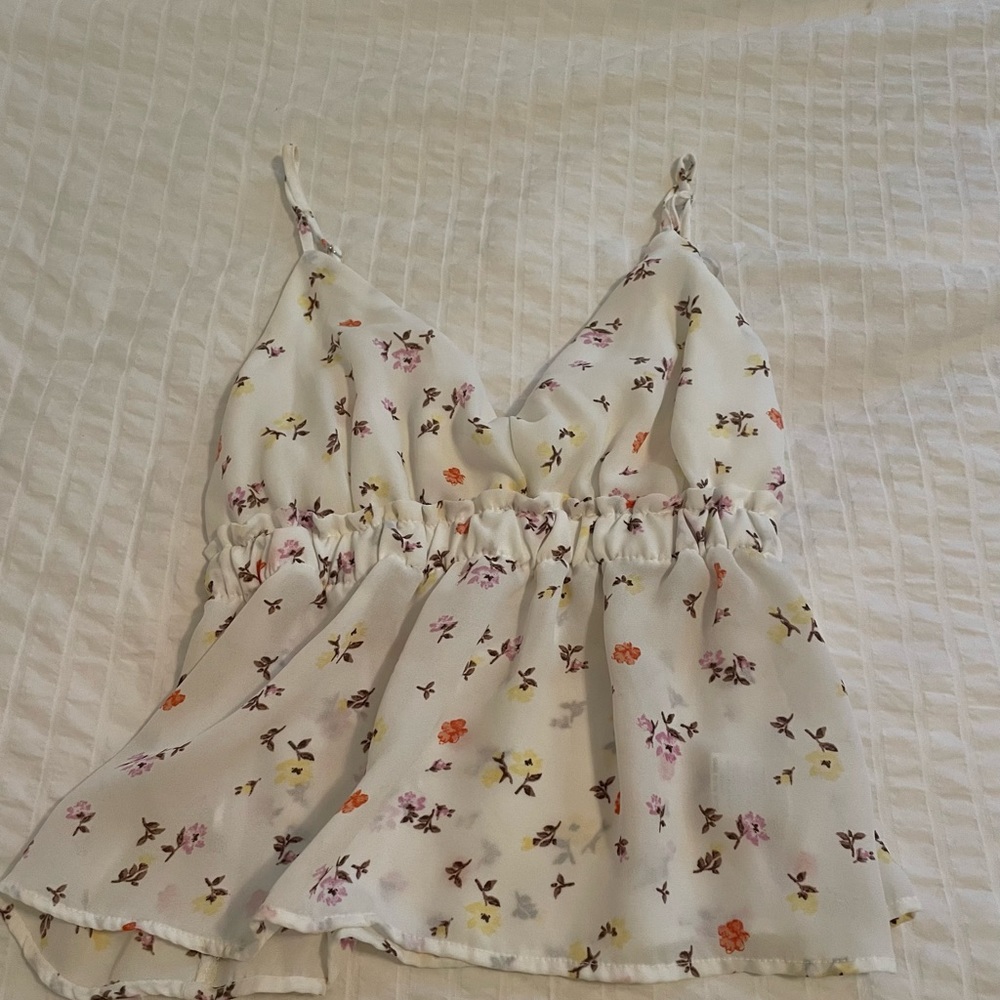 Floral White Flowy Tank Top AMAZING CONDITION